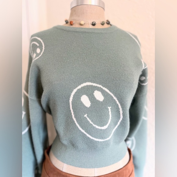 Smiley Face Crop Top Women’s Sweater Le Lis Size S Sage - Picture 12 of 14
